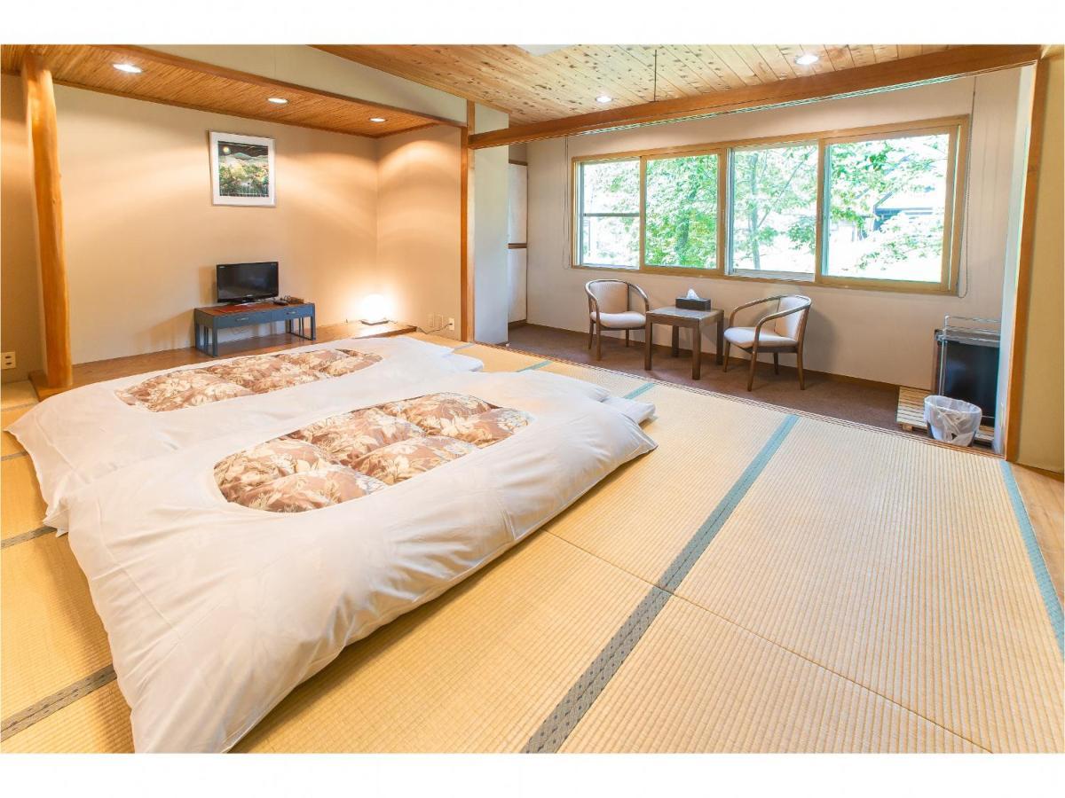 Nomad Hakuba Bed & Breakfast Exterior photo