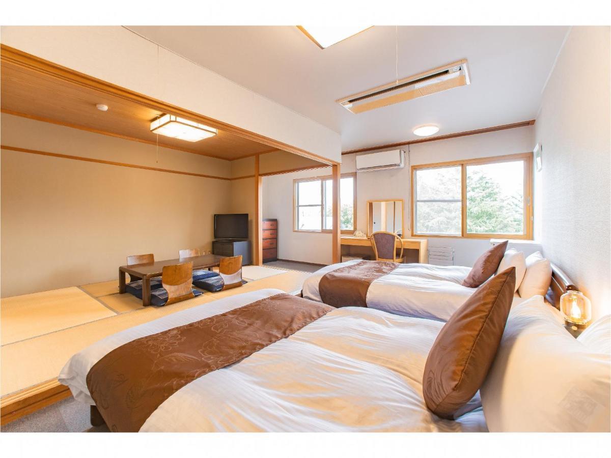 Nomad Hakuba Bed & Breakfast Exterior photo