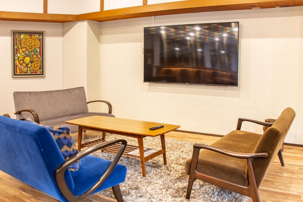 Nomad Hakuba Bed & Breakfast Exterior photo