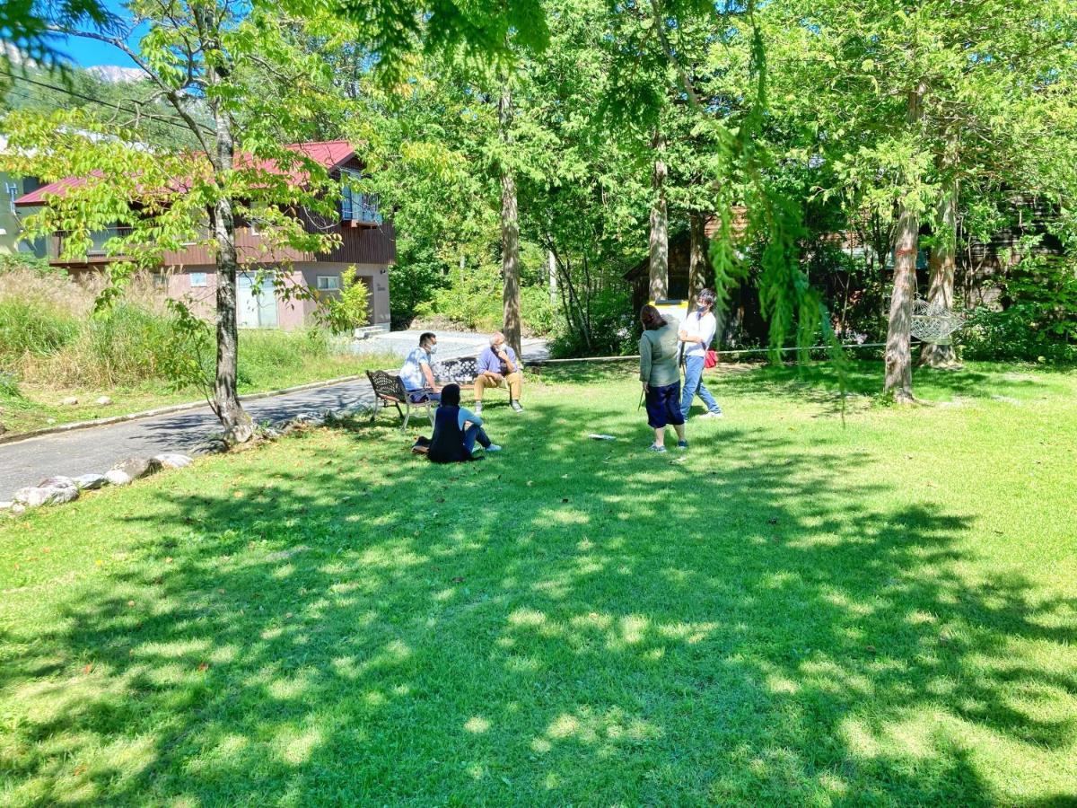 Nomad Hakuba Bed & Breakfast Exterior photo