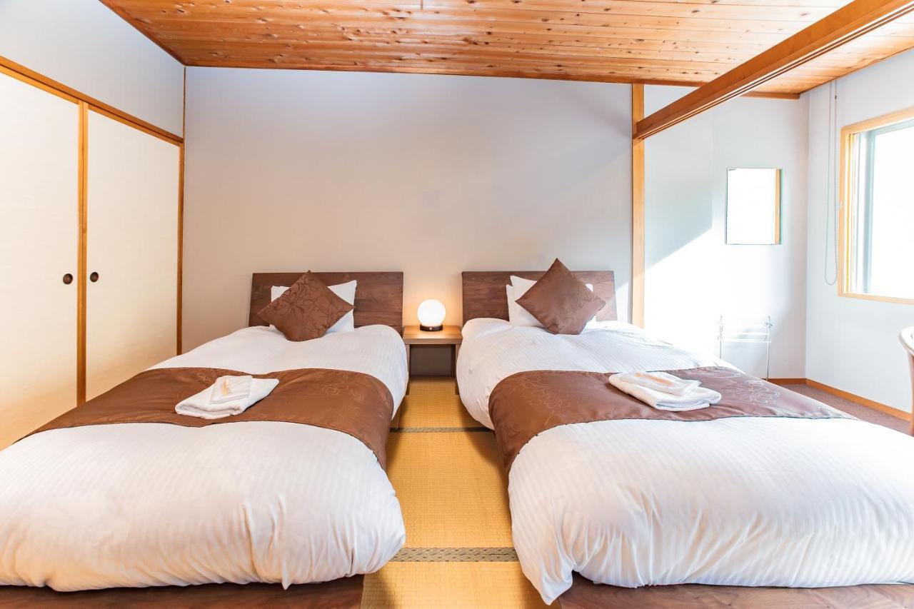 Nomad Hakuba Bed & Breakfast Exterior photo