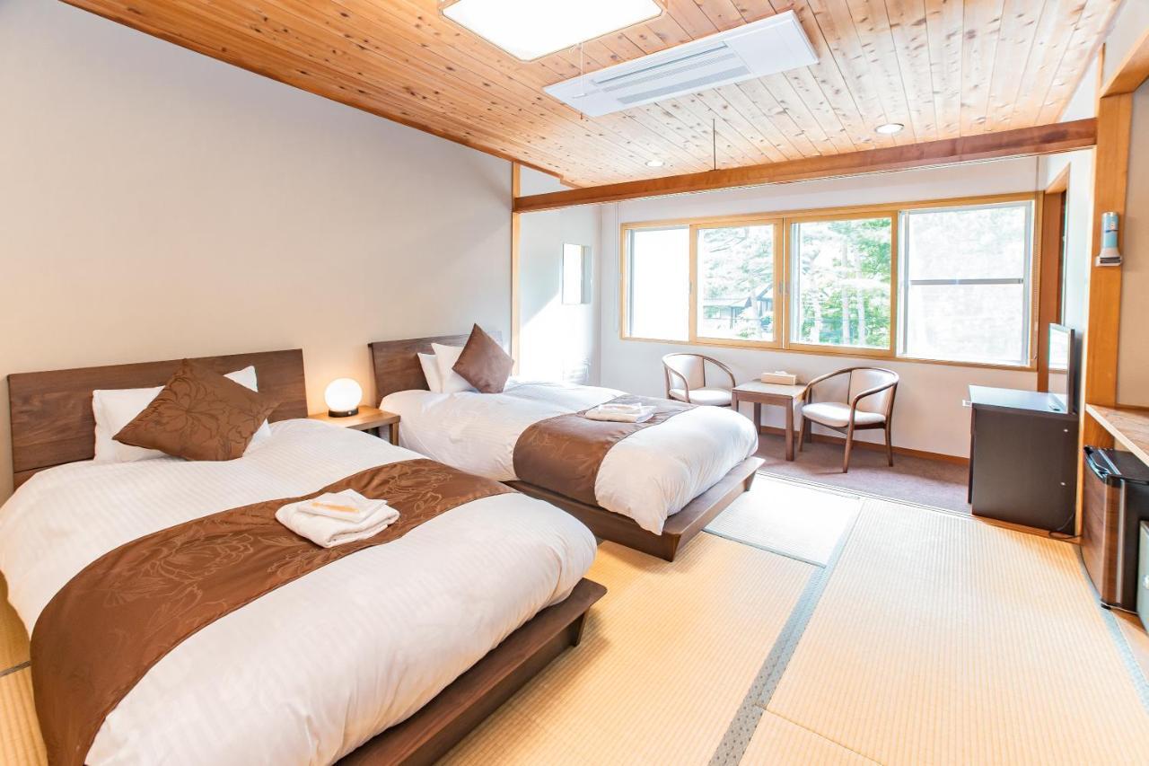 Nomad Hakuba Bed & Breakfast Exterior photo